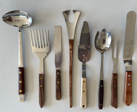 ASSORTED MIDCENTURY KITCHEN UTENSILS.