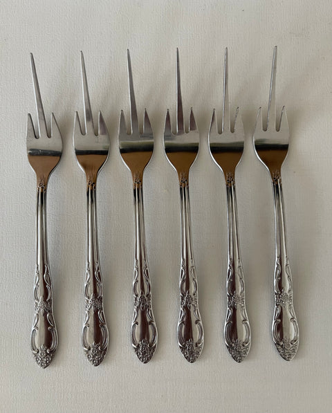 6 ONEIDACRAFT MIDDLE FINGER FORKS.