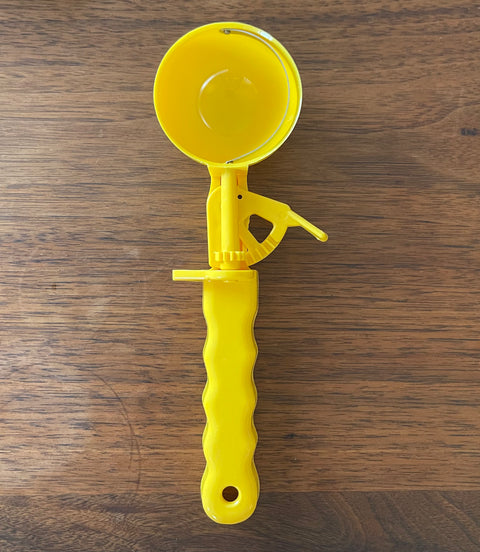 VINTAGE ICE CREAM SCOOPER.