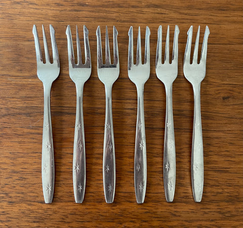 SET OF 6 MIDCENTURY OYSTER FORKS.