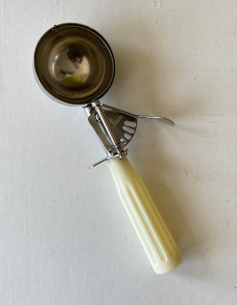 VINTAGE ICE CREAM SCOOPER.