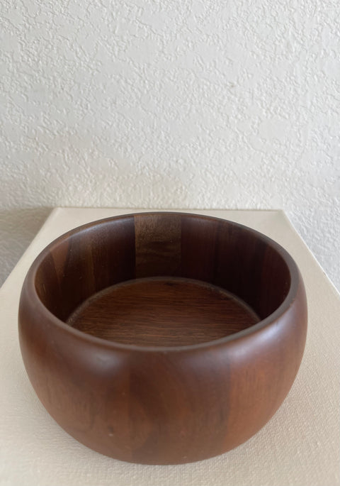  MIDCENTURY QUALITY HEIRLOOM WALNUT BOWL.