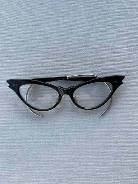 VINTAGE CAT EYE FRAMES.