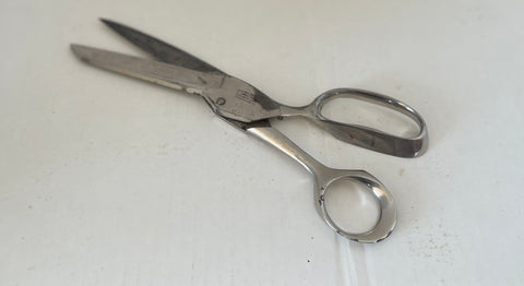 VINTAGE SLIDING BLADE TAILOR SHEARS.