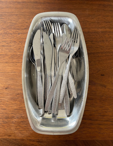 8 TWA STAINLESS STEEL 3-PIECE PLACE SETTINGS.