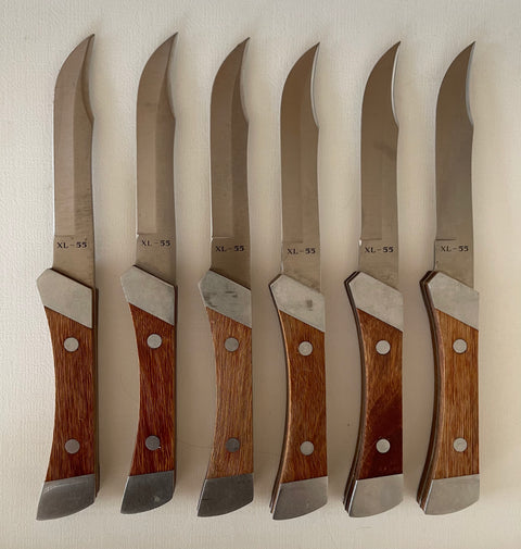 6 SUPREME HI-CARBON STEAK KNIVES.