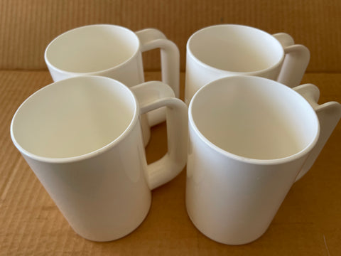 SET OF FOUR VINTAGE STACKABLE MUGS.