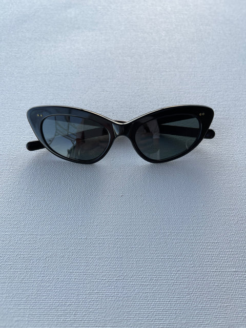 VINTAGE CAT EYE SUNGLASSES.