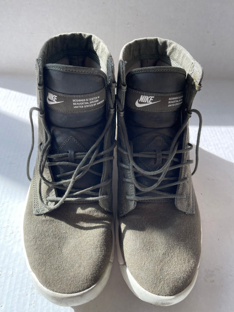 NIKE BOOT. SIZE 10US
