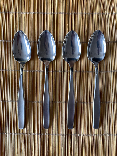 4 GRAPEFRUIT SPOONS.