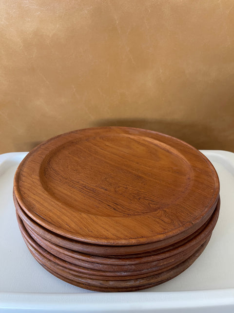 8 VINTAGE MIDCENTURY TEAK 12” PLATES.