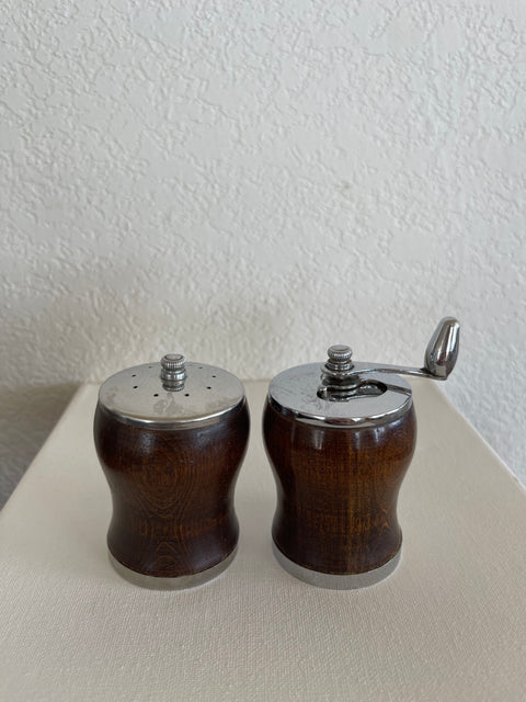 MIDCENTURY SALT & PEPPER SET.